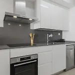 Vivi Homes - Sultana Gym, Pool, Terrace & Sea View Apartment *