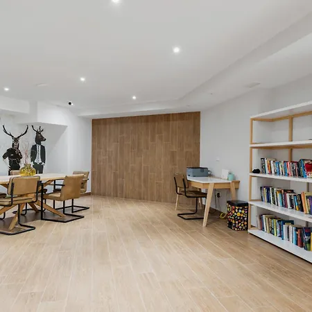 Vivi Homes - Sultana Gym, Pool, Terrace & Sea View شقة فوينخيرولا