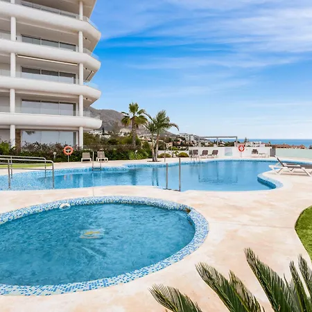 Vivi Homes - Sultana Gym, Pool, Terrace & Sea View شقة