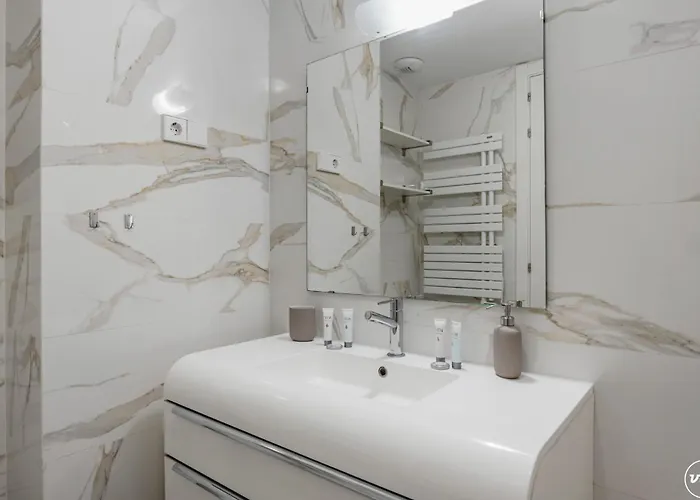 Апартаменты Vivi Homes - Sultana Gym, Pool, Terrace & Sea View