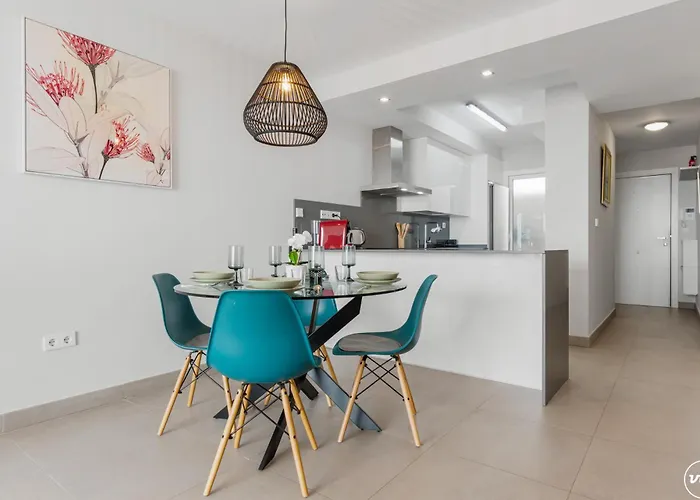 Vivi Homes - Sultana Gym, Pool, Terrace & Sea View Апартаменты