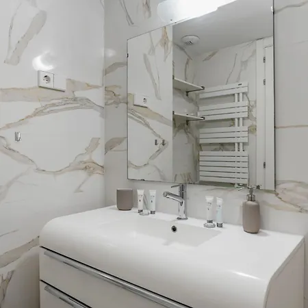 شقة Vivi Homes - Sultana Gym, Pool, Terrace & Sea View