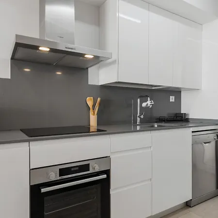 Vivi Homes - Sultana Gym, Pool, Terrace & Sea View