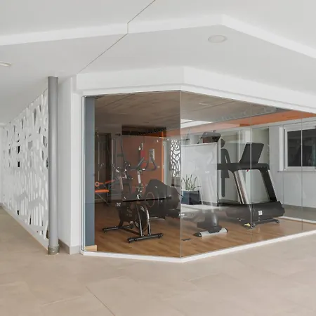 شقة Vivi Homes - Sultana Gym, Pool, Terrace & Sea View فوينخيرولا