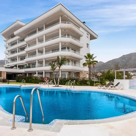 Vivi Homes - Sultana Gym, Pool, Terrace & Sea View شقة *