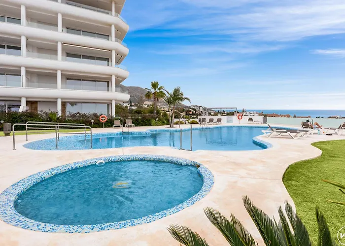 Vivi Homes - Sultana Gym, Pool, Terrace & Sea View Appartement