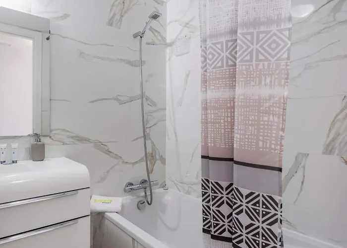 Vivi Homes - Sultana Gym, Pool, Terrace & Sea View