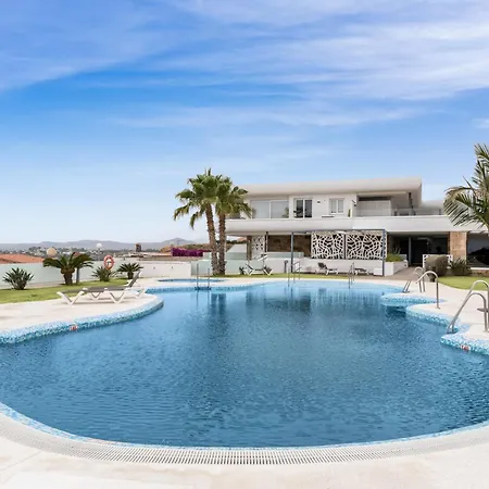 Апартаменти Vivi Homes - Sultana Gym, Pool, Terrace & Sea View Фуенхірола