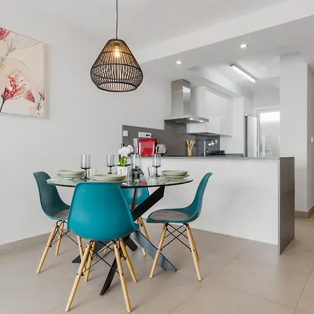 Vivi Homes - Sultana Gym, Pool, Terrace & Sea View Appartement